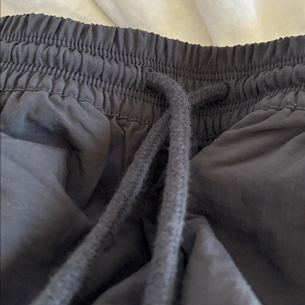 Alo Yoga black Remix jogger pull on and go pants with zip pockets XS
